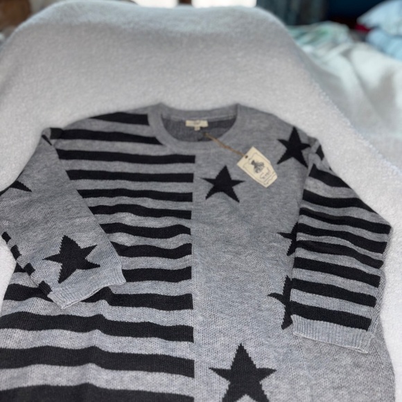 NWT EASEL SWEATER - Picture 8 of 10